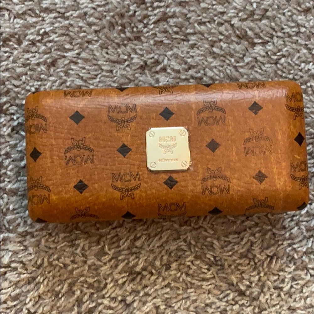 Sunglasses case